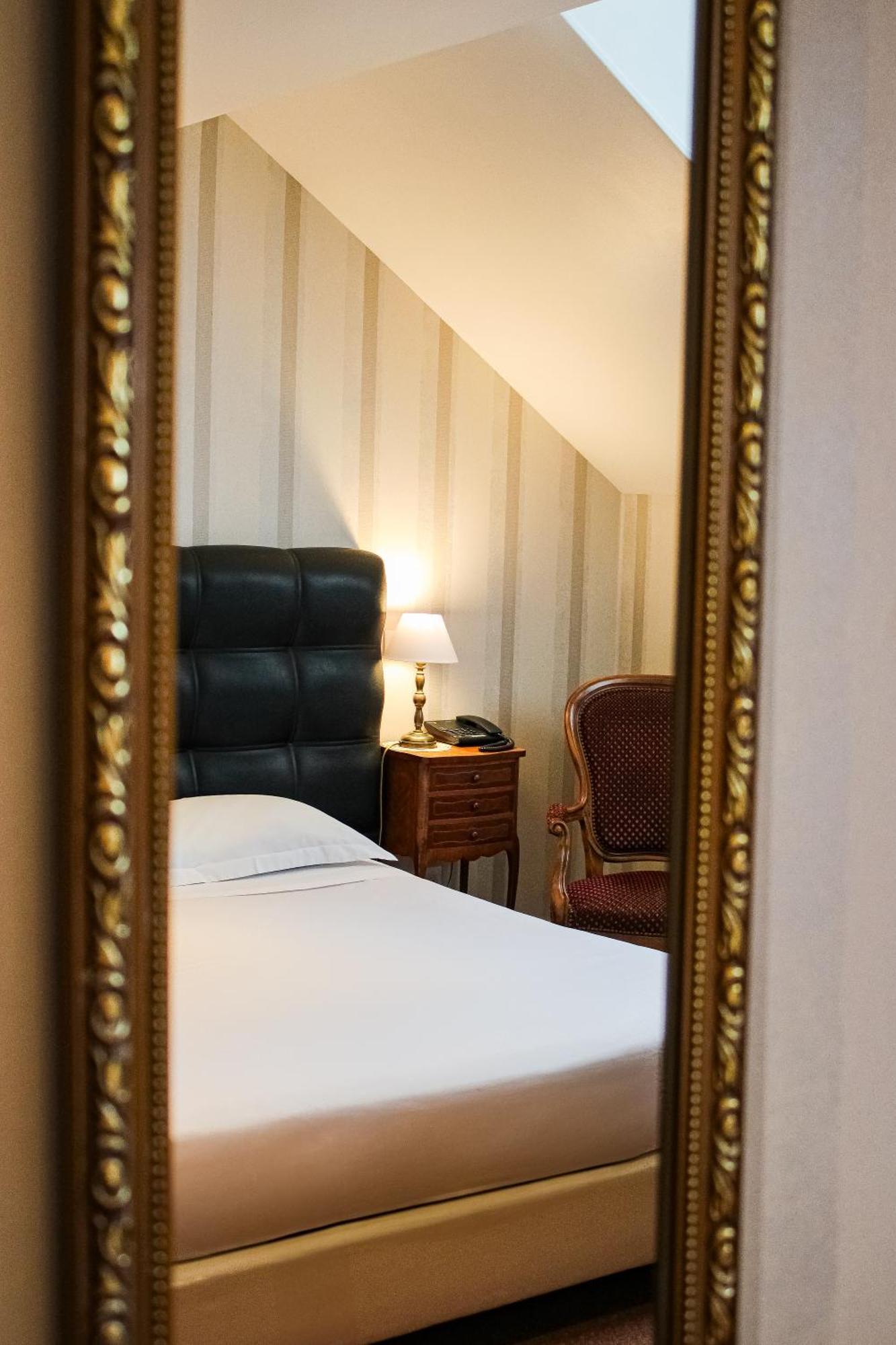 ביון Hotel La Villa Fleurie מראה חיצוני תמונה